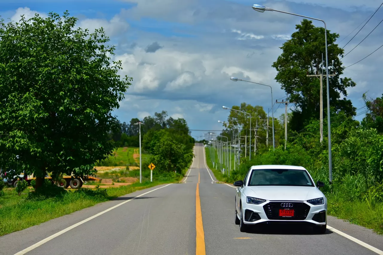 ช่วงล่างอย่างเทพ ราคาอย่างถูก! ทดสอบ AUDI A4 40TFSI S LINE ICON BLACK