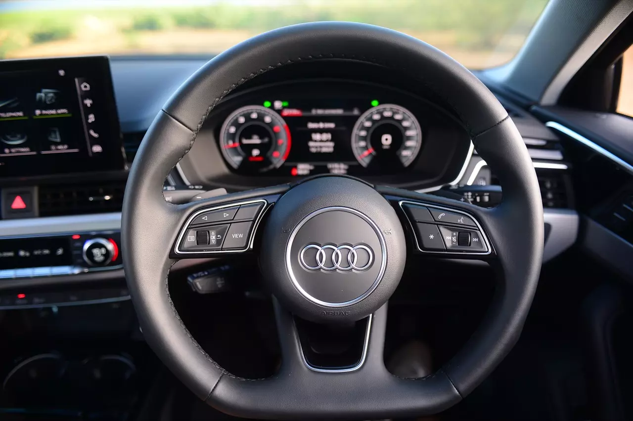 ช่วงล่างอย่างเทพ ราคาอย่างถูก! ทดสอบ AUDI A4 40TFSI S LINE ICON BLACK
