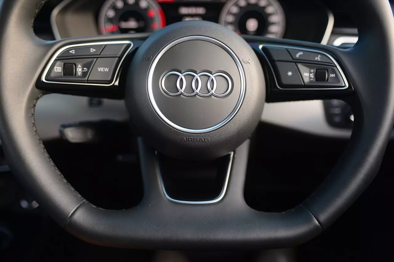 ช่วงล่างอย่างเทพ ราคาอย่างถูก! ทดสอบ AUDI A4 40TFSI S LINE ICON BLACK