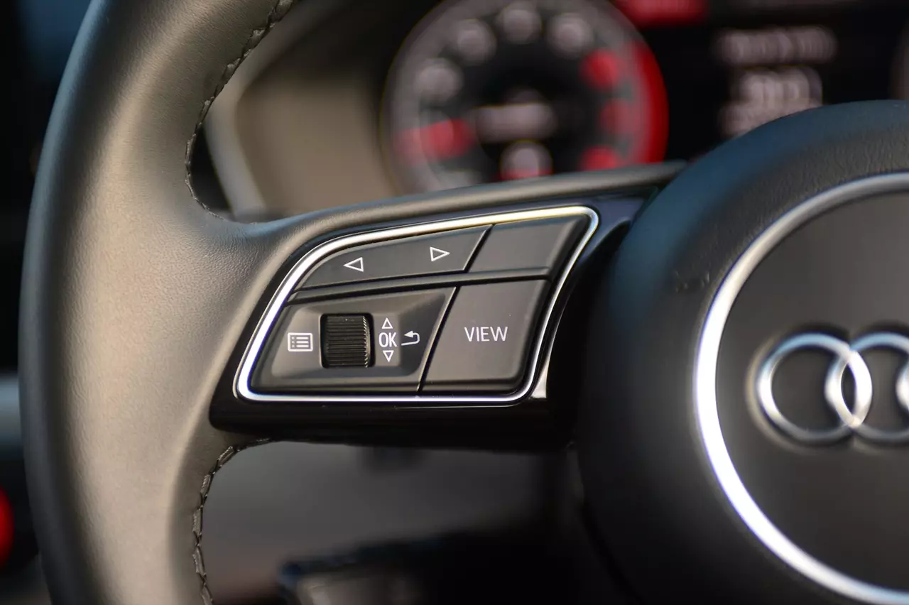 ช่วงล่างอย่างเทพ ราคาอย่างถูก! ทดสอบ AUDI A4 40TFSI S LINE ICON BLACK