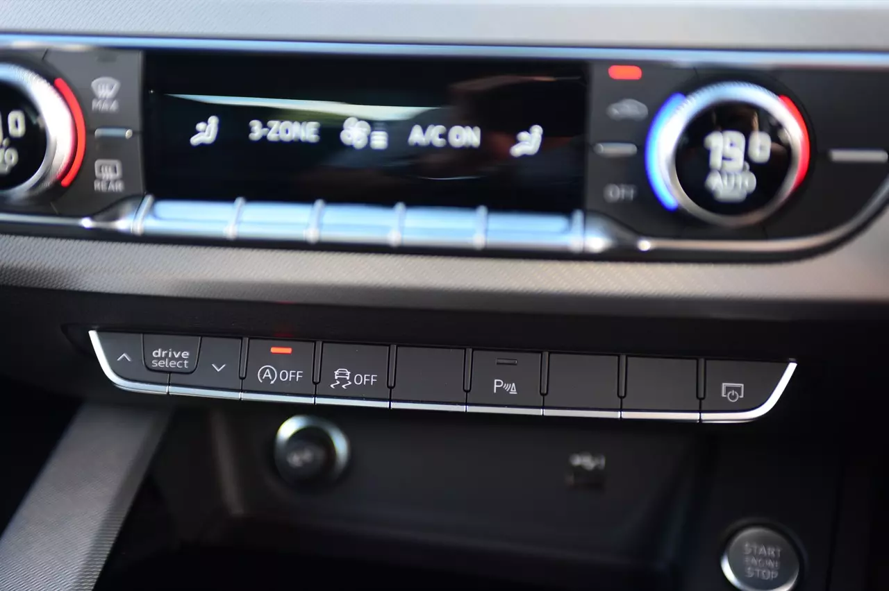 ช่วงล่างอย่างเทพ ราคาอย่างถูก! ทดสอบ AUDI A4 40TFSI S LINE ICON BLACK