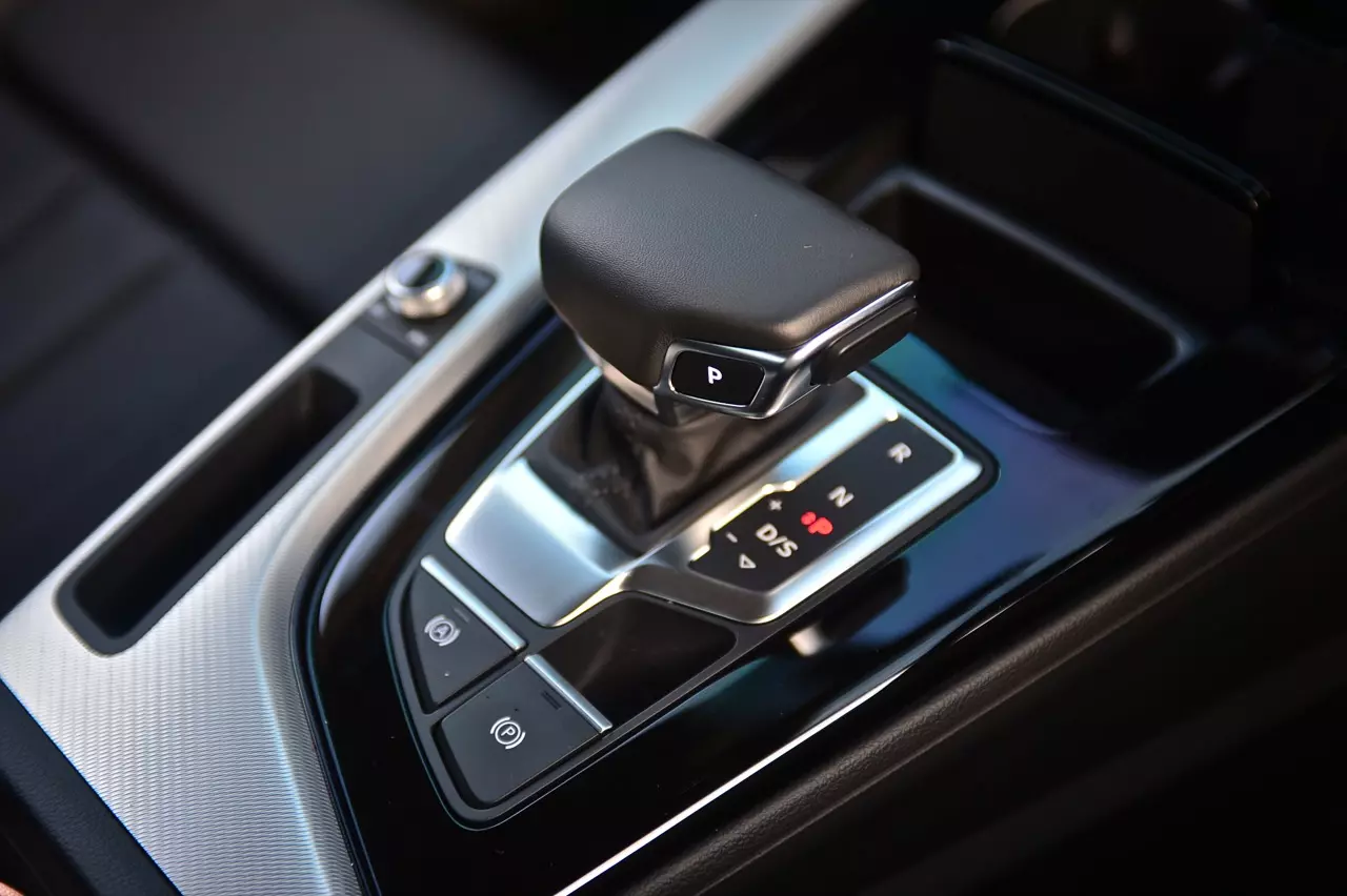 ช่วงล่างอย่างเทพ ราคาอย่างถูก! ทดสอบ AUDI A4 40TFSI S LINE ICON BLACK