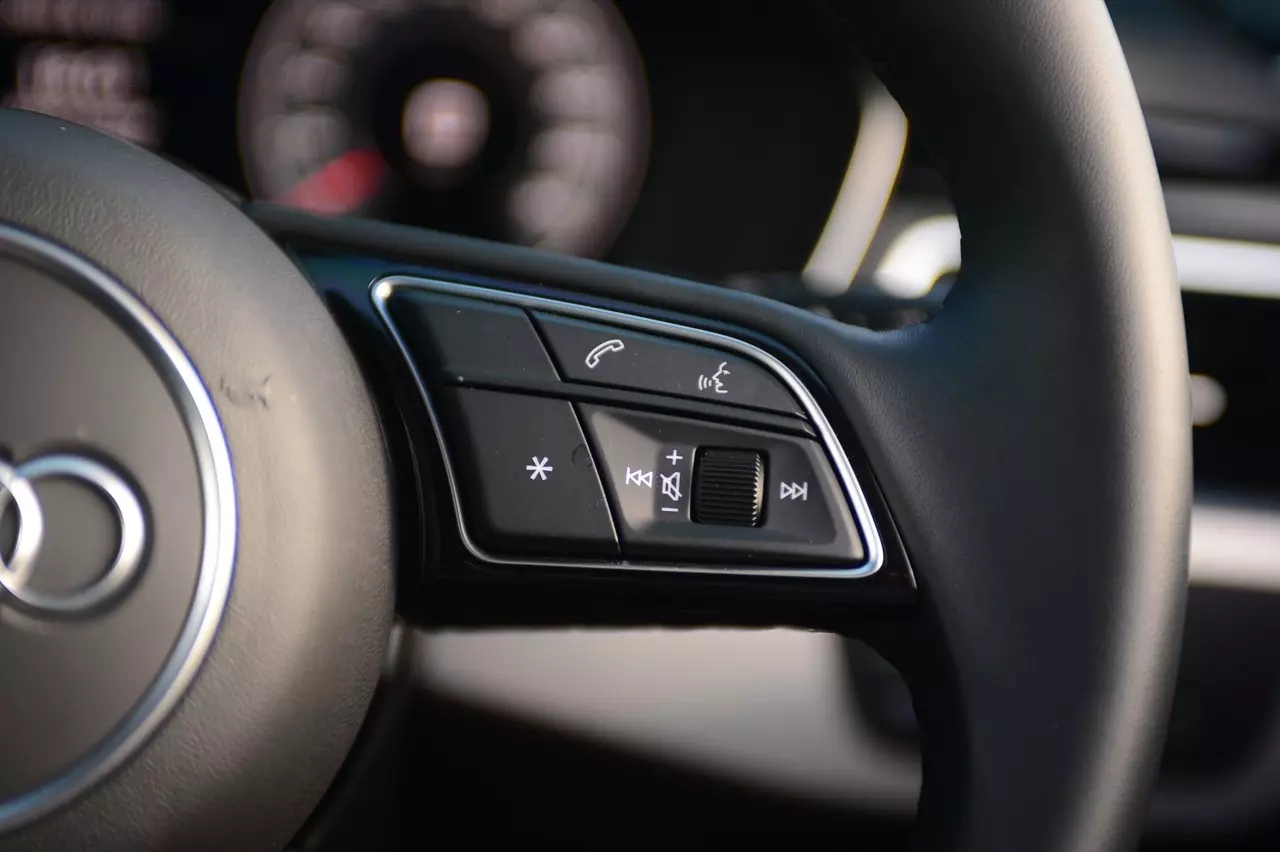 ช่วงล่างอย่างเทพ ราคาอย่างถูก! ทดสอบ AUDI A4 40TFSI S LINE ICON BLACK