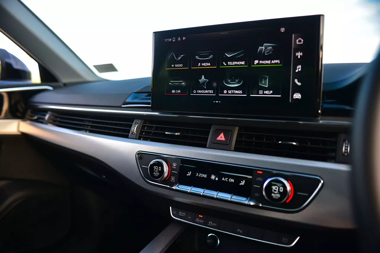ช่วงล่างอย่างเทพ ราคาอย่างถูก! ทดสอบ AUDI A4 40TFSI S LINE ICON BLACK