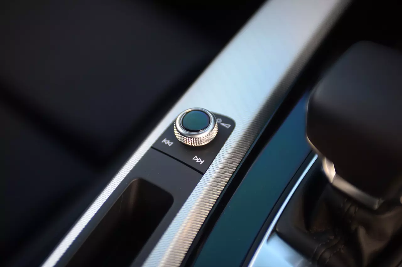 ช่วงล่างอย่างเทพ ราคาอย่างถูก! ทดสอบ AUDI A4 40TFSI S LINE ICON BLACK