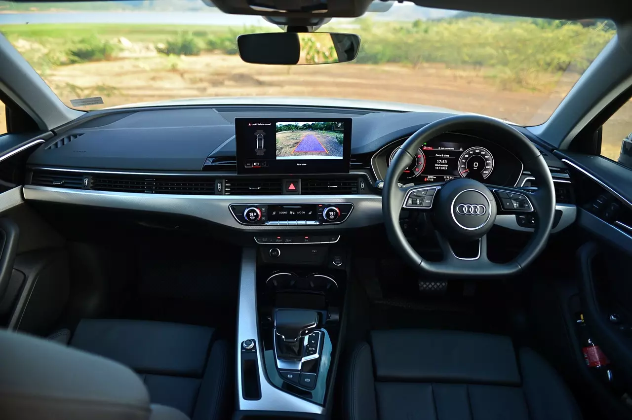 ช่วงล่างอย่างเทพ ราคาอย่างถูก! ทดสอบ AUDI A4 40TFSI S LINE ICON BLACK