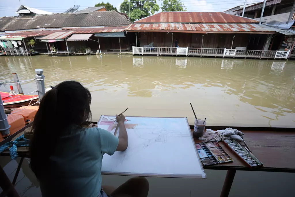 'ตลาดน้ำอัมพวา' ฟุบไม่ฟื้น กับมนต์เสน่ห์ที่เลือนหาย
