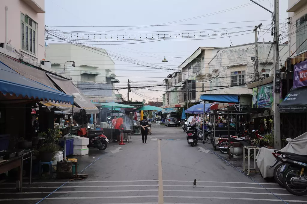 'ตลาดน้ำอัมพวา' ฟุบไม่ฟื้น กับมนต์เสน่ห์ที่เลือนหาย