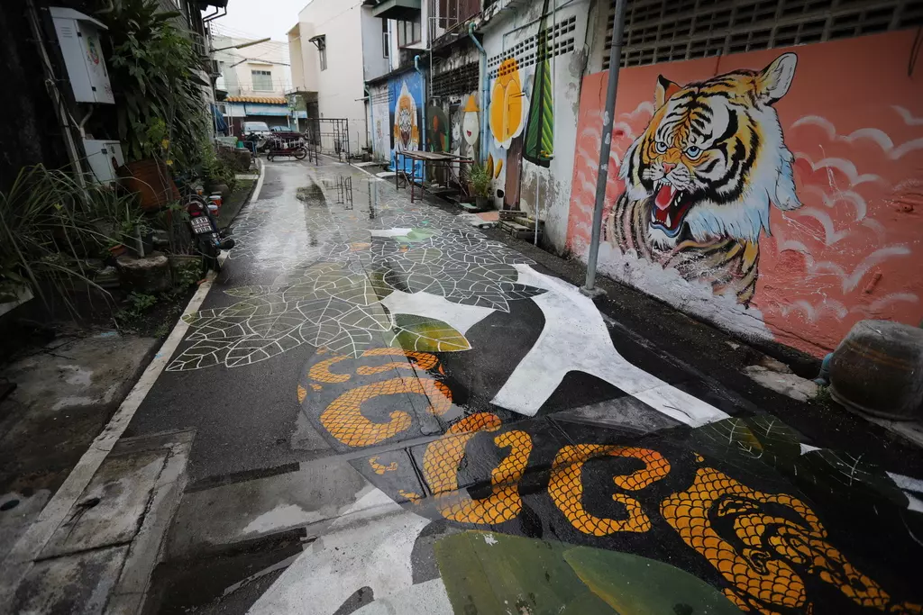 'ตลาดน้ำอัมพวา' ฟุบไม่ฟื้น กับมนต์เสน่ห์ที่เลือนหาย