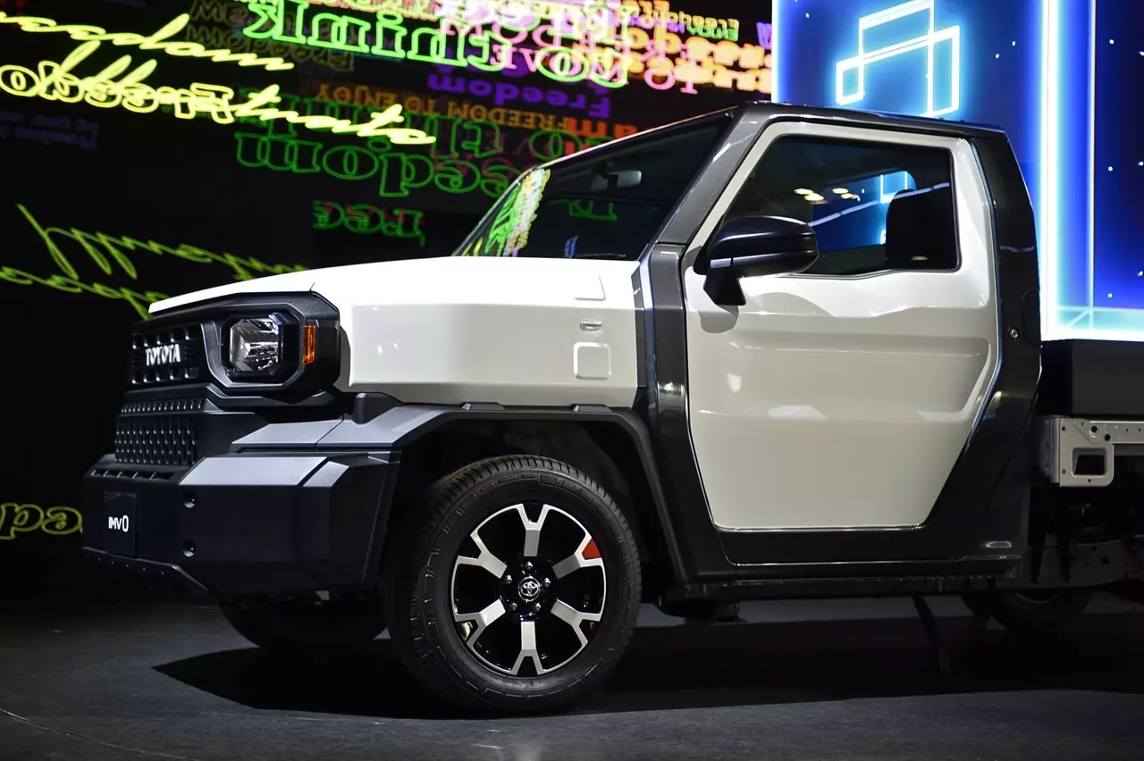 ภาพคันจริงก่อนเปิดตัวในไทย เจาะ TOYOTA IMV ZERO กระบะวัยรุ่นสร้างรายได้!