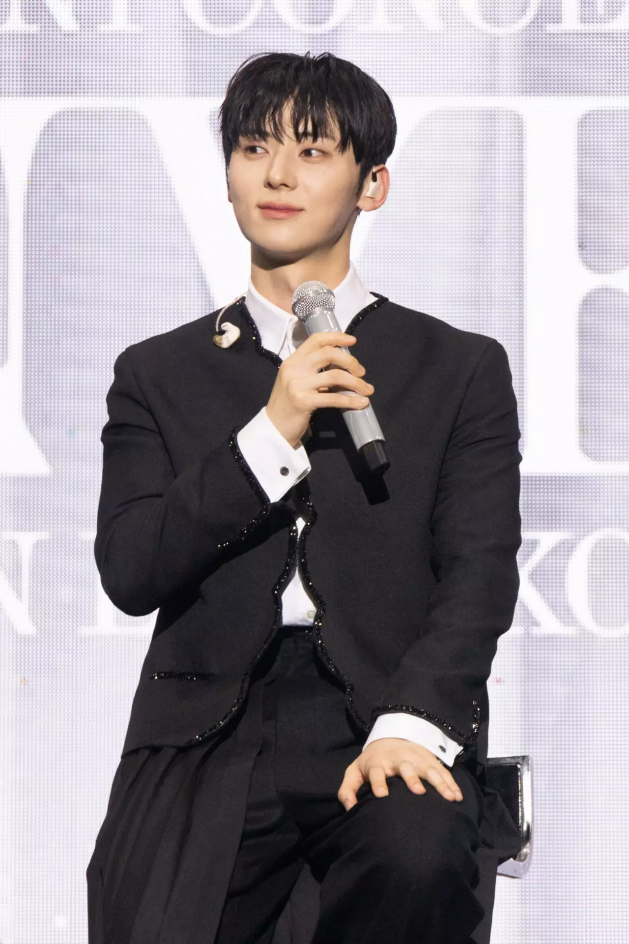 ฮวังมินฮยอน โซโล่มินิคอนเสิร์ต จัดโชว์พิเศษ "โต๊ะริม" สุดจึ้งสะกดใจ