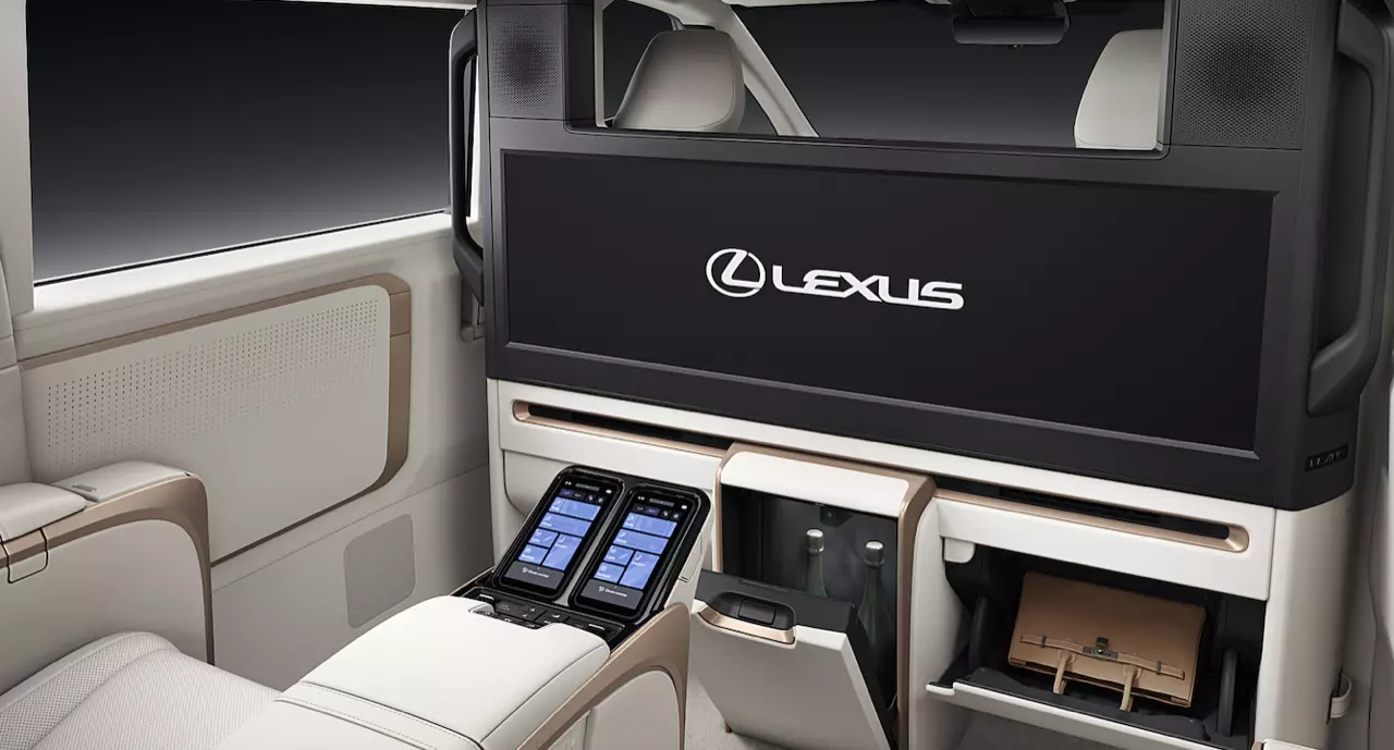 ตู้เทวดา สุดหล่อมาแล้ว The New LEXUS LM ราคาเริ่มต้น 6,290,000 บาท