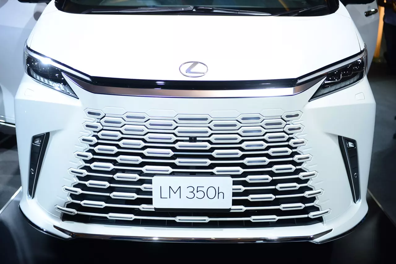 ตู้เทวดา สุดหล่อมาแล้ว The New LEXUS LM ราคาเริ่มต้น 6,290,000 บาท