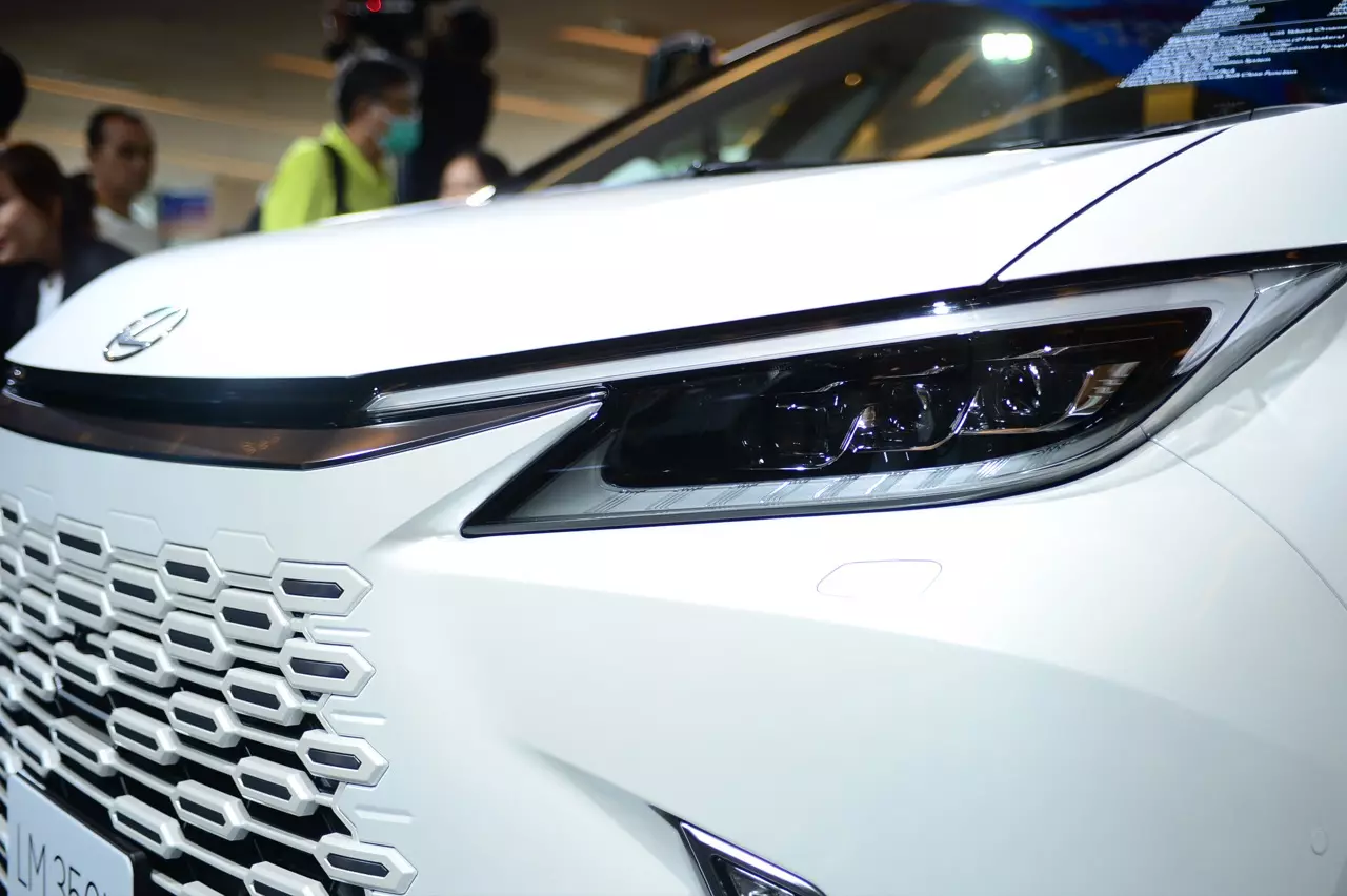 ตู้เทวดา สุดหล่อมาแล้ว The New LEXUS LM ราคาเริ่มต้น 6,290,000 บาท
