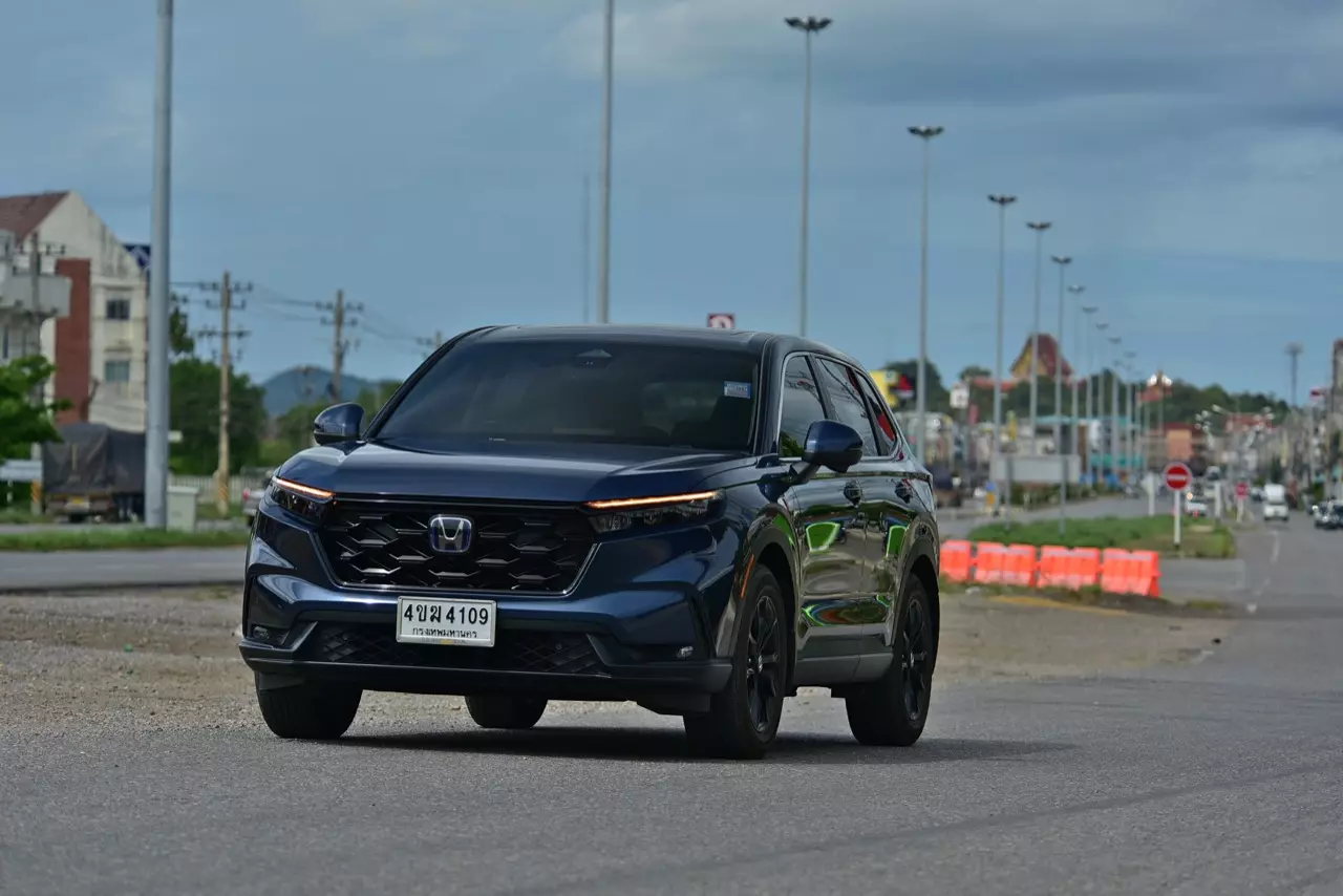 17 กิโลลิตร กับเบาะดูดวิญญาณ ทดสอบ HONDA CR-V ES e:HEV 2WD 5 ที่นั่ง