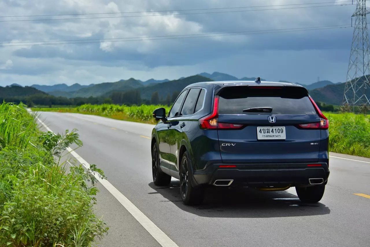 17 กิโลลิตร กับเบาะดูดวิญญาณ ทดสอบ HONDA CR-V ES e:HEV 2WD 5 ที่นั่ง
