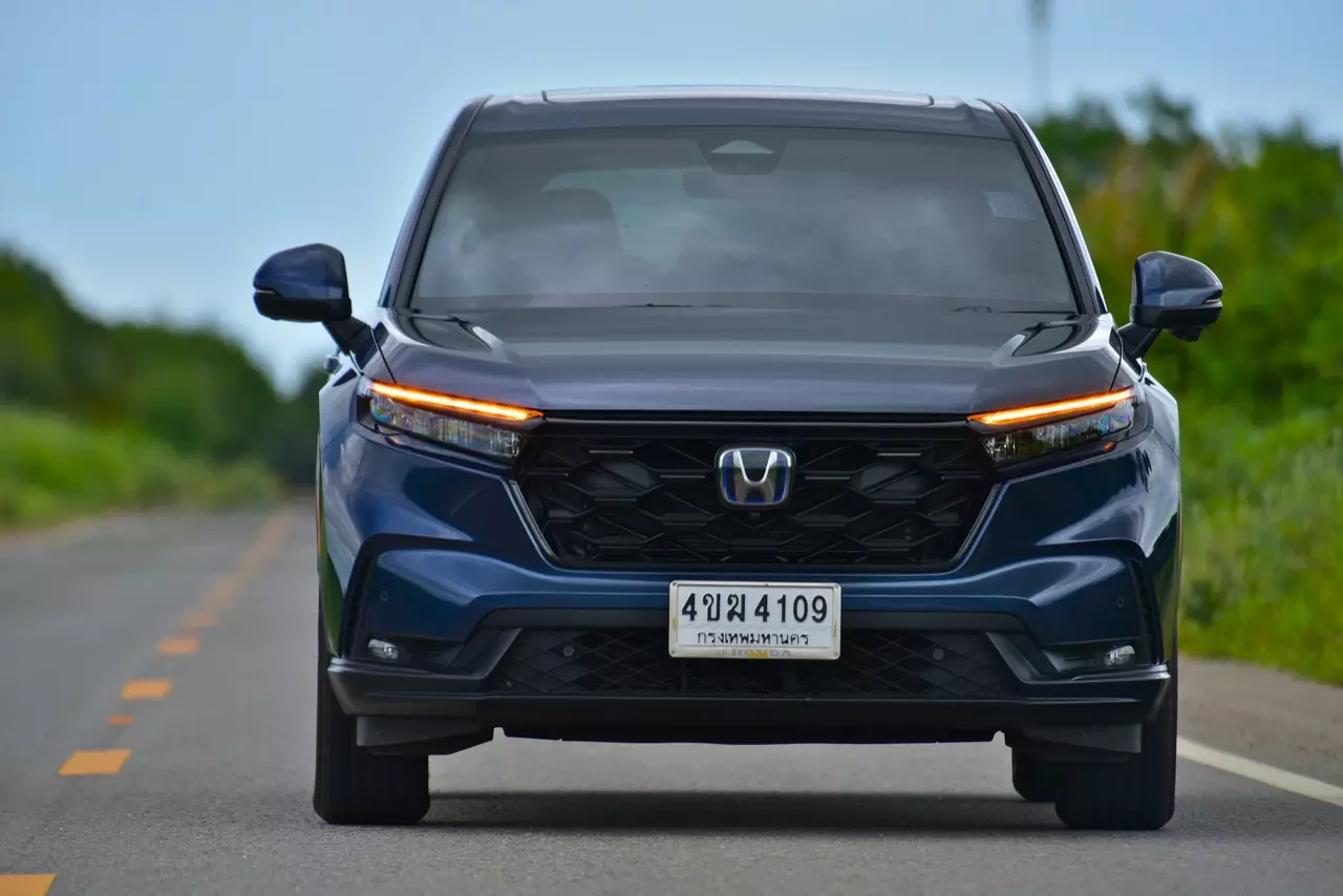 17 กิโลลิตร กับเบาะดูดวิญญาณ ทดสอบ HONDA CR-V ES e:HEV 2WD 5 ที่นั่ง