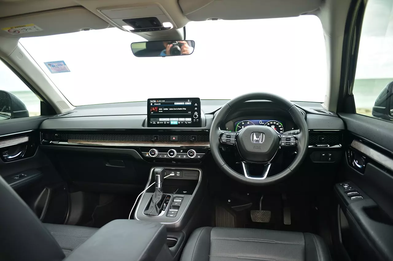17 กิโลลิตร กับเบาะดูดวิญญาณ ทดสอบ HONDA CR-V ES e:HEV 2WD 5 ที่นั่ง