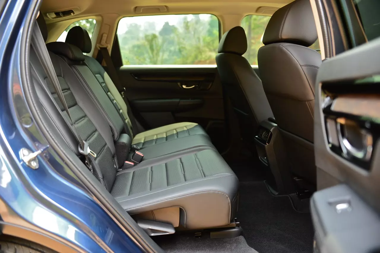 17 กิโลลิตร กับเบาะดูดวิญญาณ ทดสอบ HONDA CR-V ES e:HEV 2WD 5 ที่นั่ง