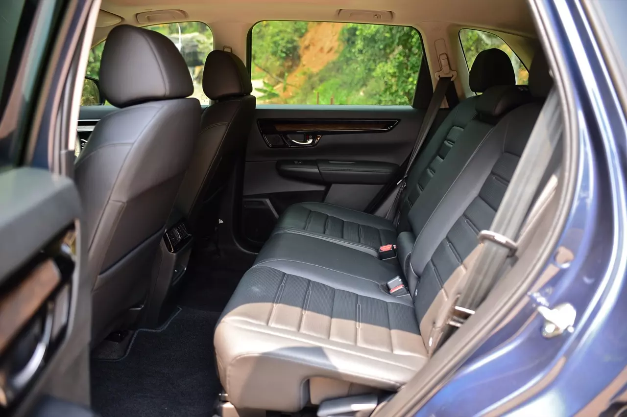 17 กิโลลิตร กับเบาะดูดวิญญาณ ทดสอบ HONDA CR-V ES e:HEV 2WD 5 ที่นั่ง