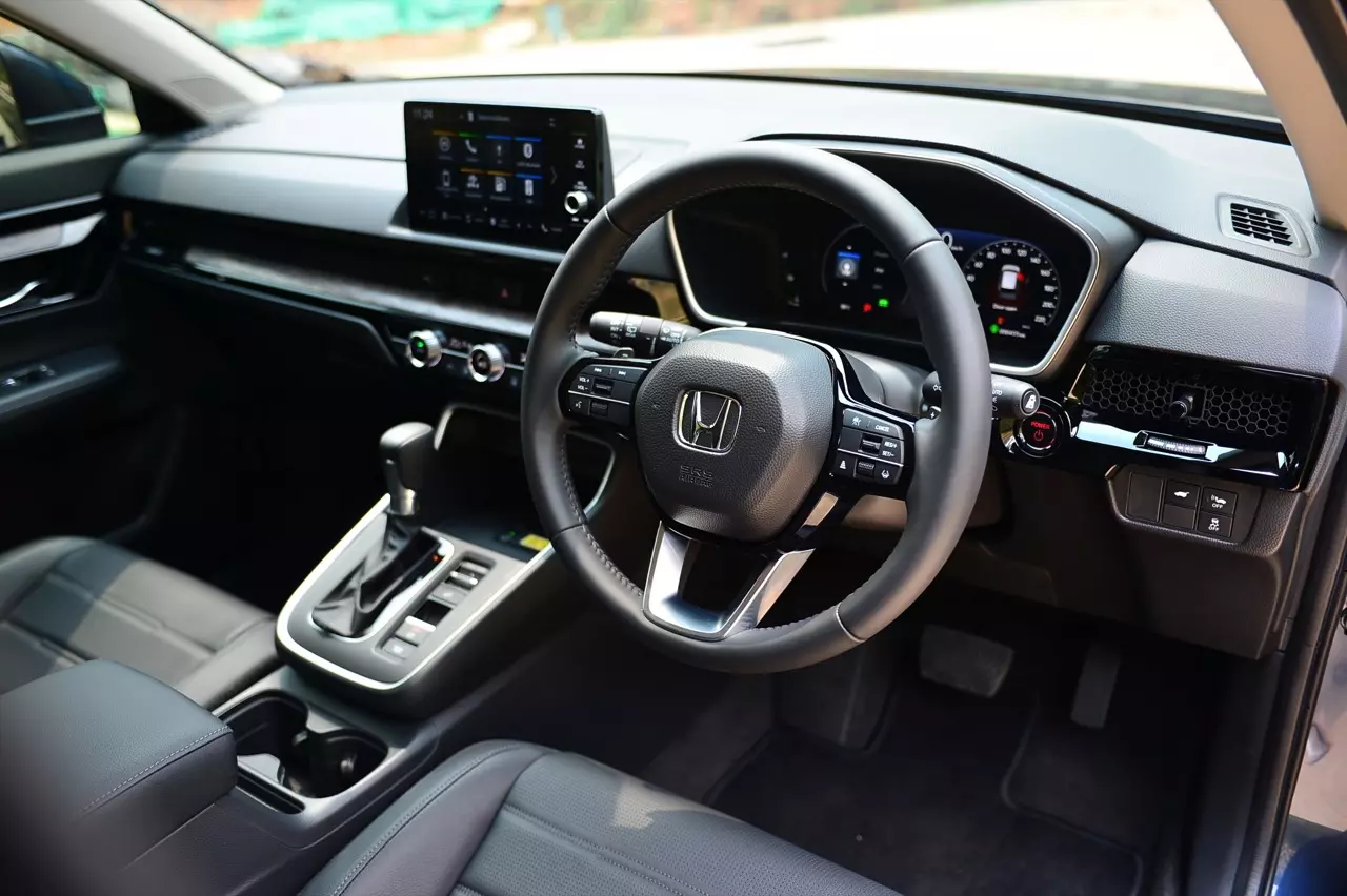 17 กิโลลิตร กับเบาะดูดวิญญาณ ทดสอบ HONDA CR-V ES e:HEV 2WD 5 ที่นั่ง