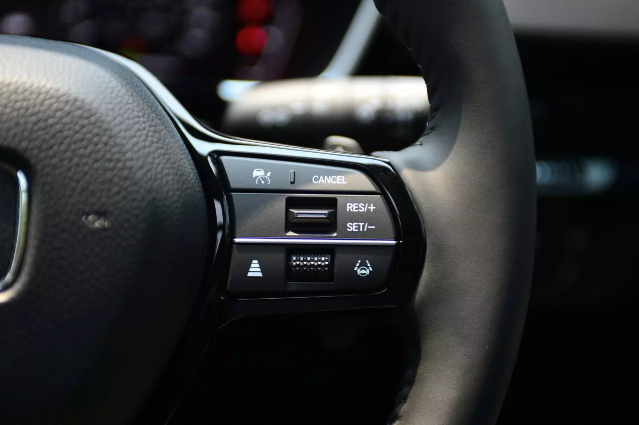 17 กิโลลิตร กับเบาะดูดวิญญาณ ทดสอบ HONDA CR-V ES e:HEV 2WD 5 ที่นั่ง