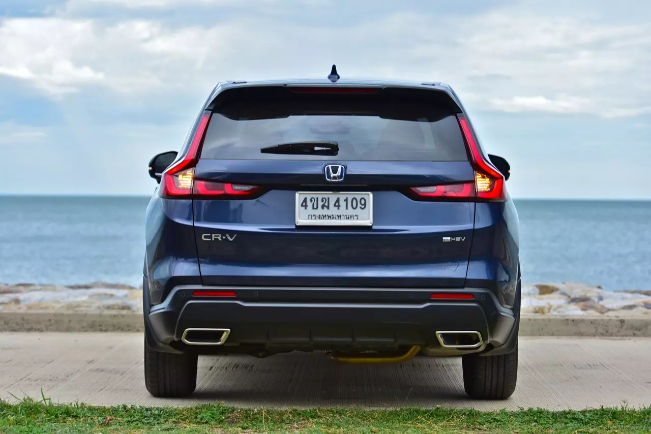 17 กิโลลิตร กับเบาะดูดวิญญาณ ทดสอบ HONDA CR-V ES e:HEV 2WD 5 ที่นั่ง