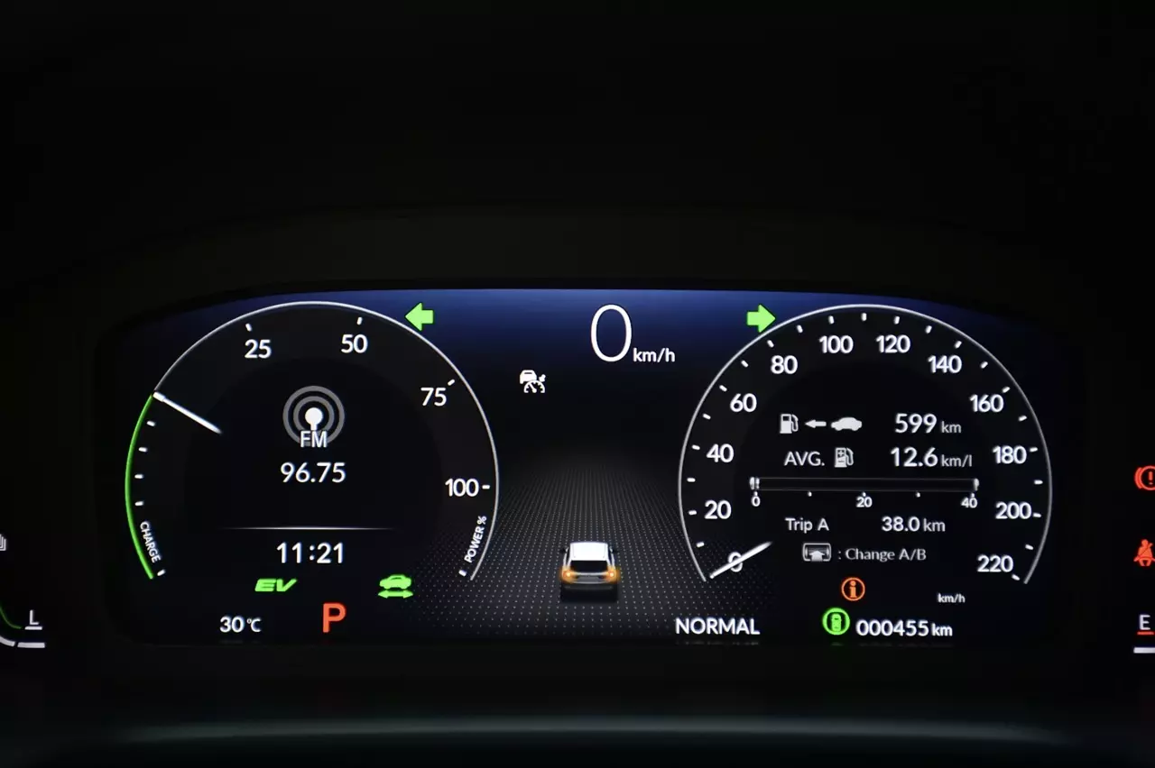 17 กิโลลิตร กับเบาะดูดวิญญาณ ทดสอบ HONDA CR-V ES e:HEV 2WD 5 ที่นั่ง