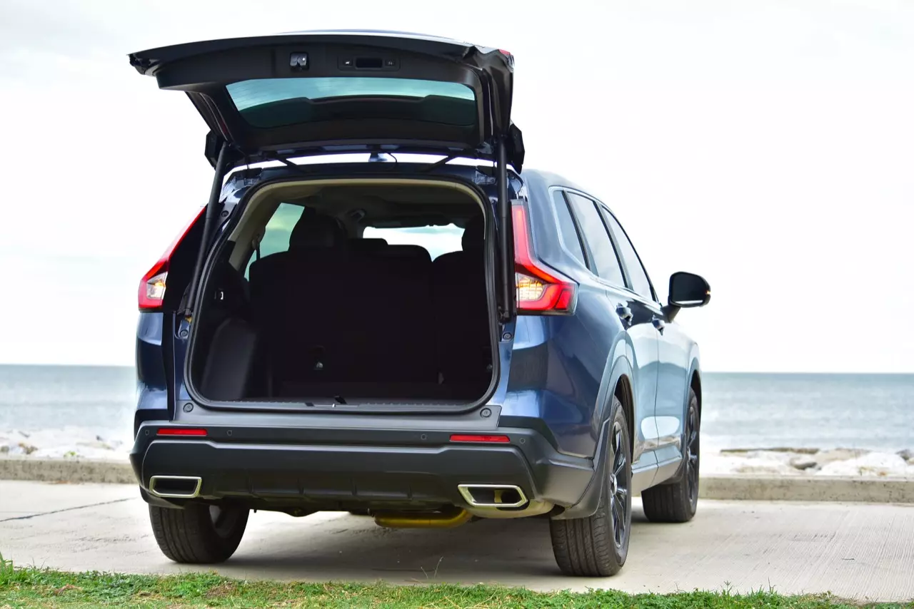 17 กิโลลิตร กับเบาะดูดวิญญาณ ทดสอบ HONDA CR-V ES e:HEV 2WD 5 ที่นั่ง