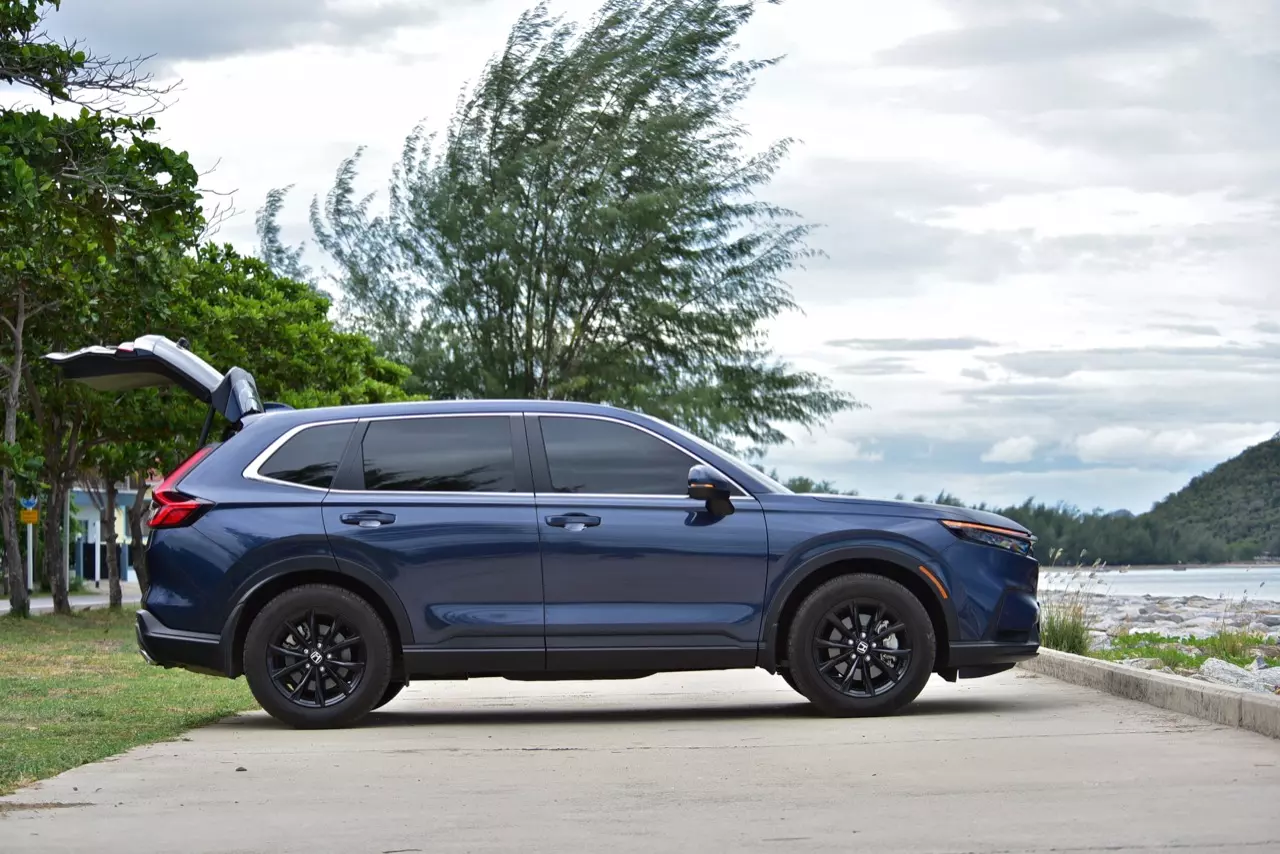 17 กิโลลิตร กับเบาะดูดวิญญาณ ทดสอบ HONDA CR-V ES e:HEV 2WD 5 ที่นั่ง