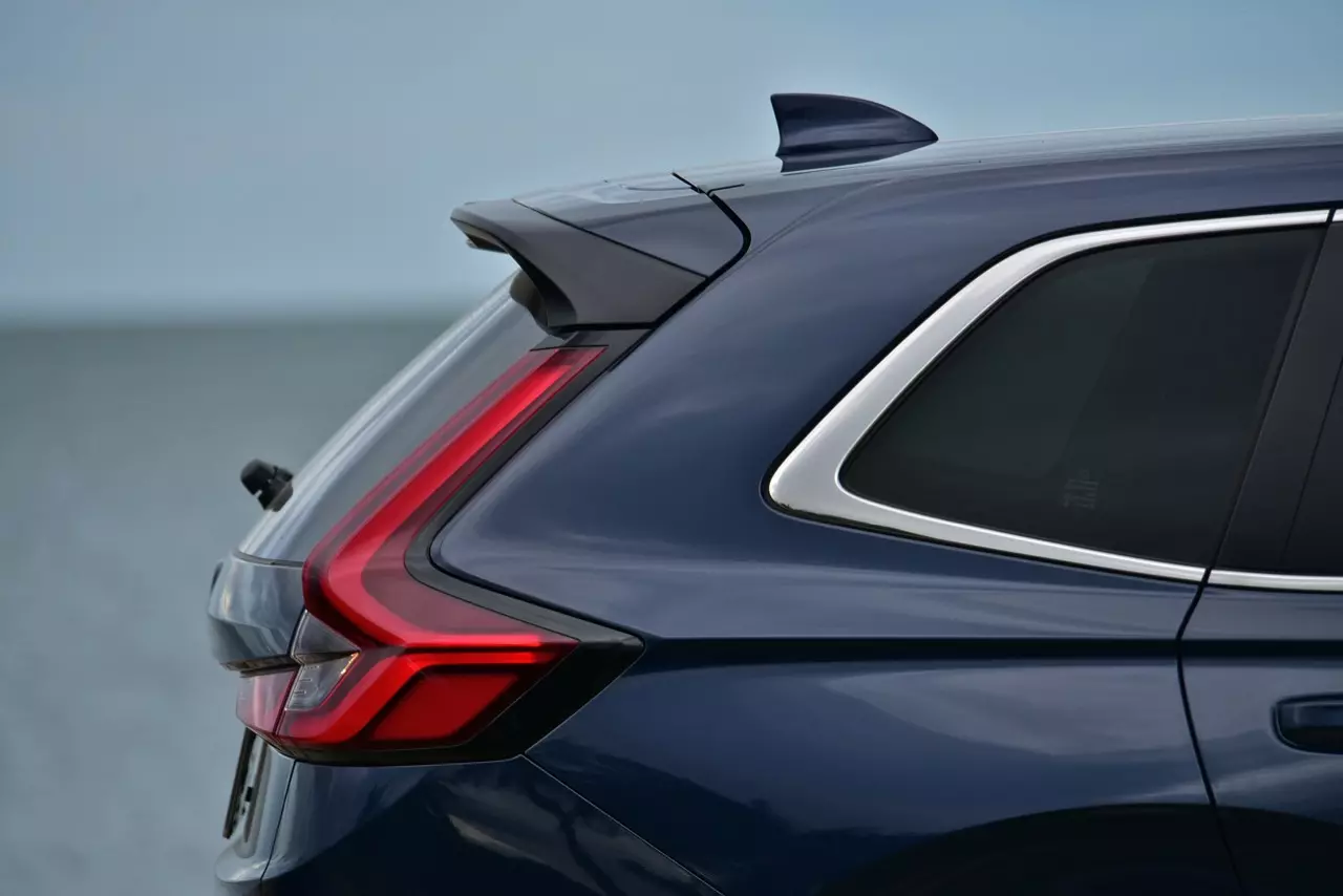 17 กิโลลิตร กับเบาะดูดวิญญาณ ทดสอบ HONDA CR-V ES e:HEV 2WD 5 ที่นั่ง