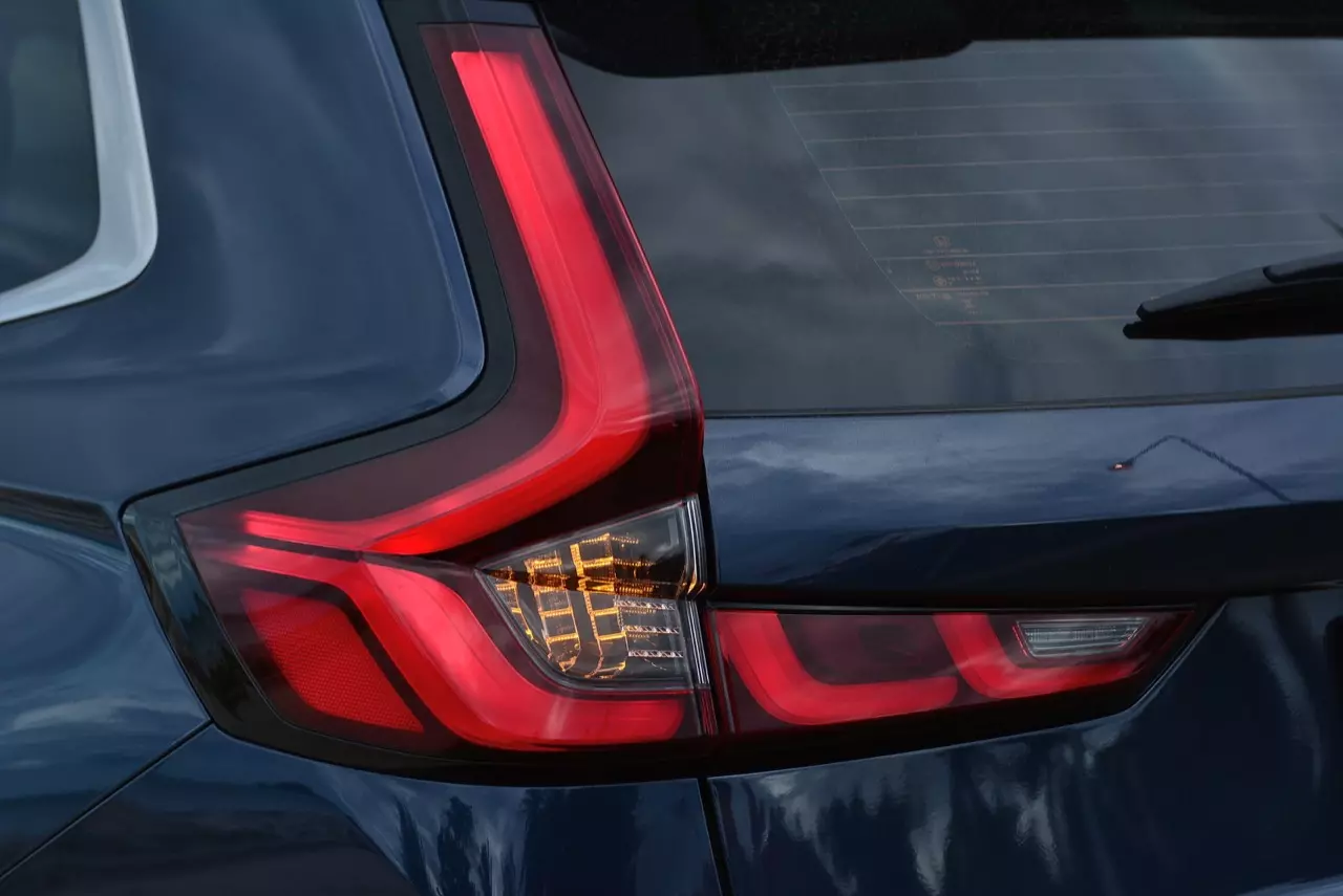 17 กิโลลิตร กับเบาะดูดวิญญาณ ทดสอบ HONDA CR-V ES e:HEV 2WD 5 ที่นั่ง