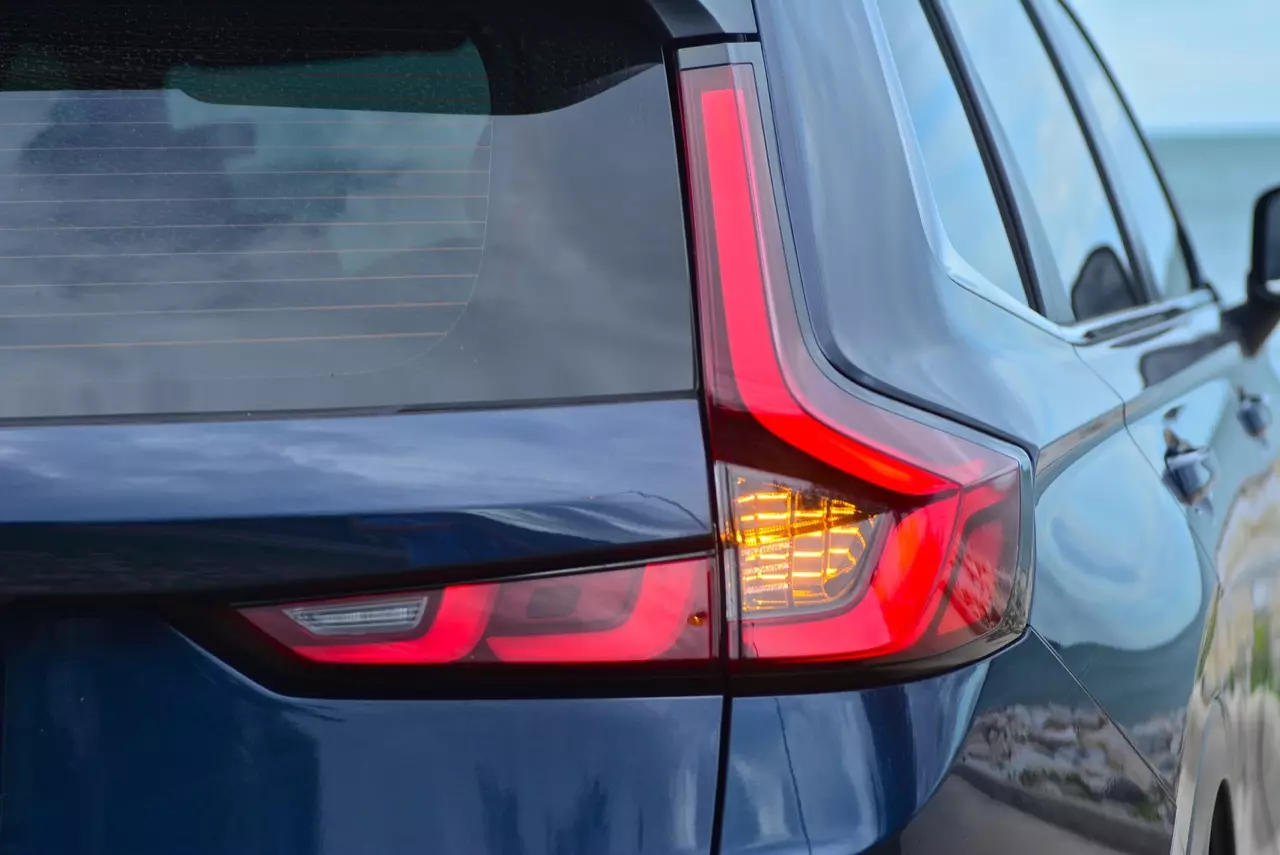 17 กิโลลิตร กับเบาะดูดวิญญาณ ทดสอบ HONDA CR-V ES e:HEV 2WD 5 ที่นั่ง