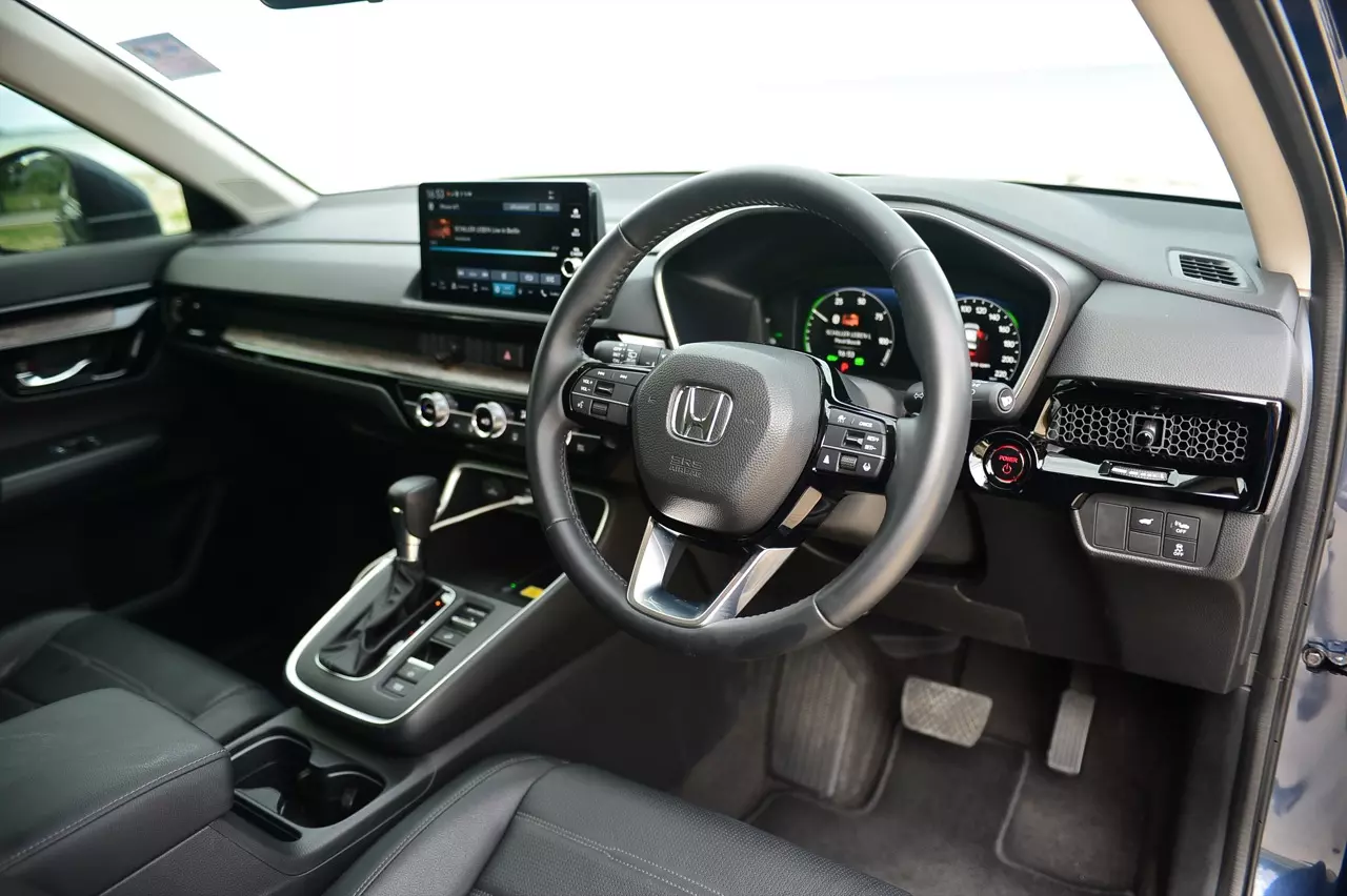 17 กิโลลิตร กับเบาะดูดวิญญาณ ทดสอบ HONDA CR-V ES e:HEV 2WD 5 ที่นั่ง