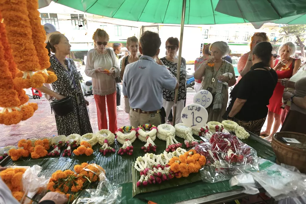 'ปากคลองตลาด' ความงามแห่งดอกไม้ไทย แต่ทำไมต่างชาติไม่ซื้อ?