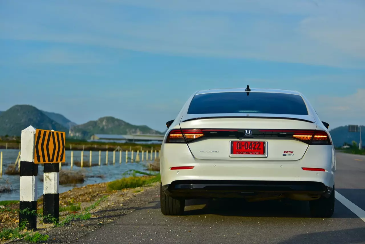 ขับโคตรดี! ทดสอบ HONDA NEW ACCORD RS e:HEV 