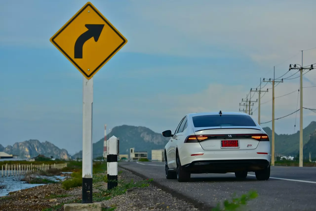 ขับโคตรดี! ทดสอบ HONDA NEW ACCORD RS e:HEV 