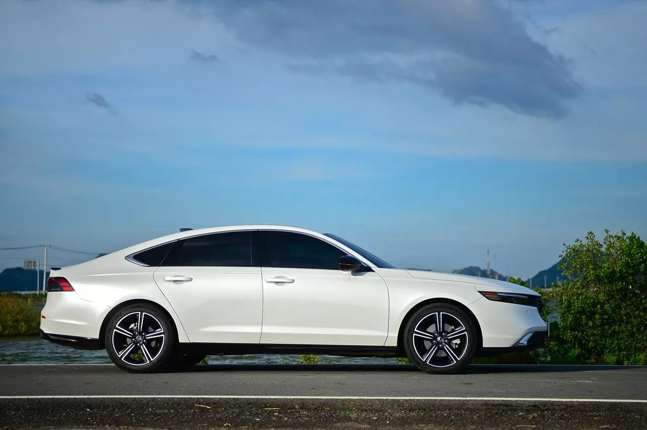 ขับโคตรดี! ทดสอบ HONDA NEW ACCORD RS e:HEV 