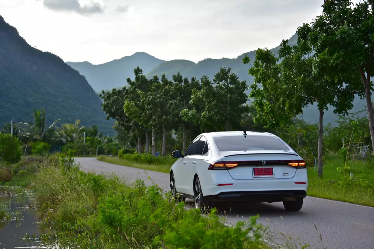 ขับโคตรดี! ทดสอบ HONDA NEW ACCORD RS e:HEV 
