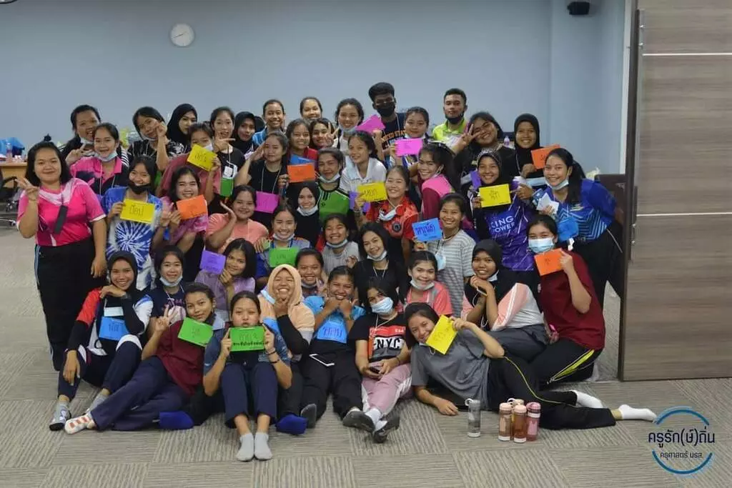 จากเด็กด้อยโอกาส สู่นักศึกษาครู ผู้มุ่งหวังจุดประกายการเรียนรู้