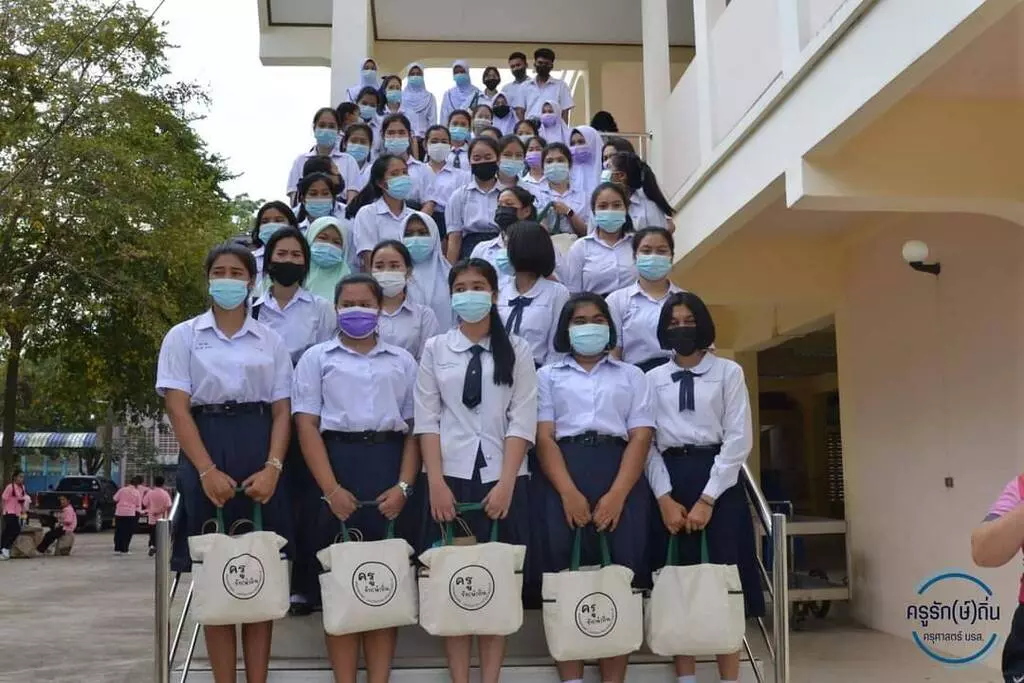 จากเด็กด้อยโอกาส สู่นักศึกษาครู ผู้มุ่งหวังจุดประกายการเรียนรู้