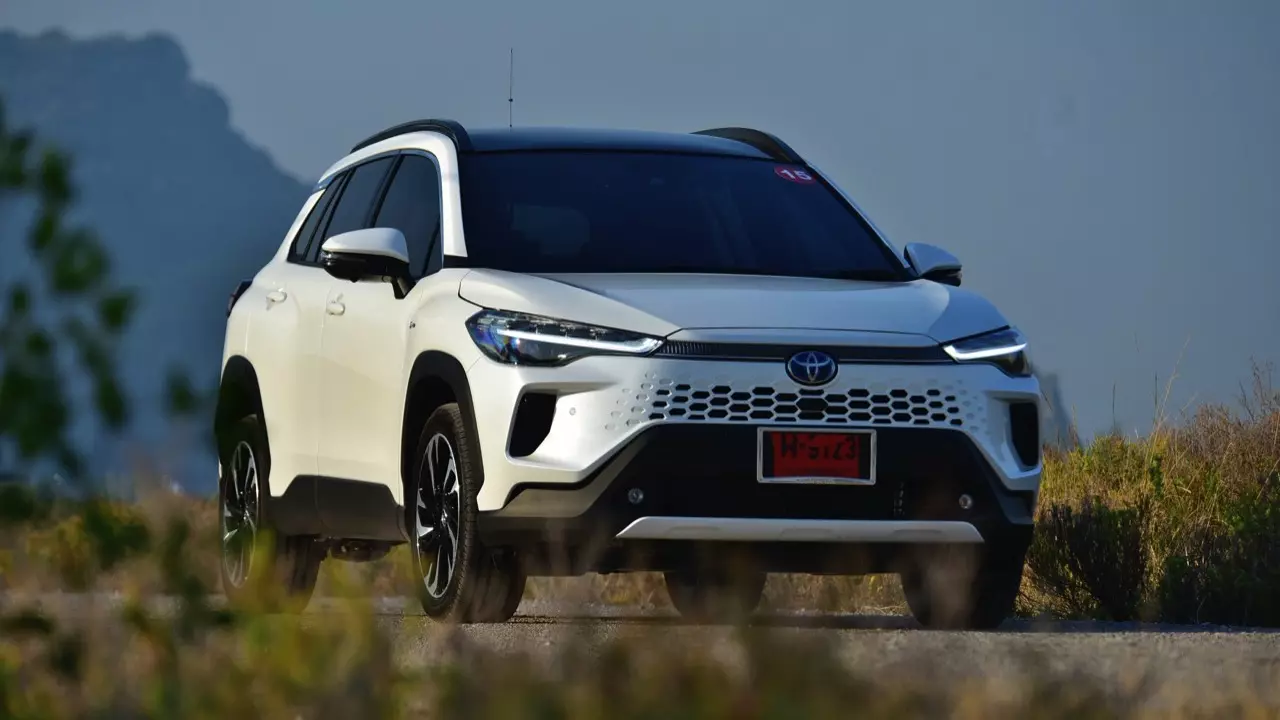 หน้าไม่บึ้ง ตัวตึงสายประหยัด ลองขับ TOYOTA COROLLA CROSS รุ่นปรับโฉม 2024 ของดีที่รอคอย