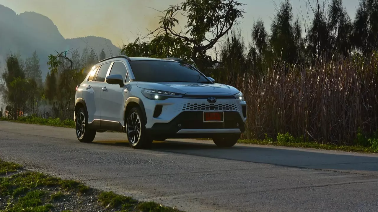 หน้าไม่บึ้ง ตัวตึงสายประหยัด ลองขับ TOYOTA COROLLA CROSS รุ่นปรับโฉม 2024 ของดีที่รอคอย