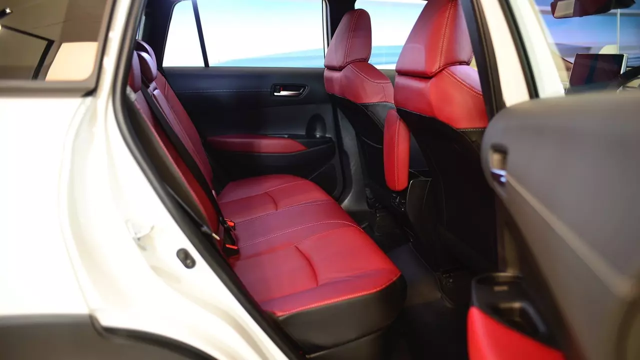 หน้าไม่บึ้ง ตัวตึงสายประหยัด ลองขับ TOYOTA COROLLA CROSS รุ่นปรับโฉม 2024 ของดีที่รอคอย