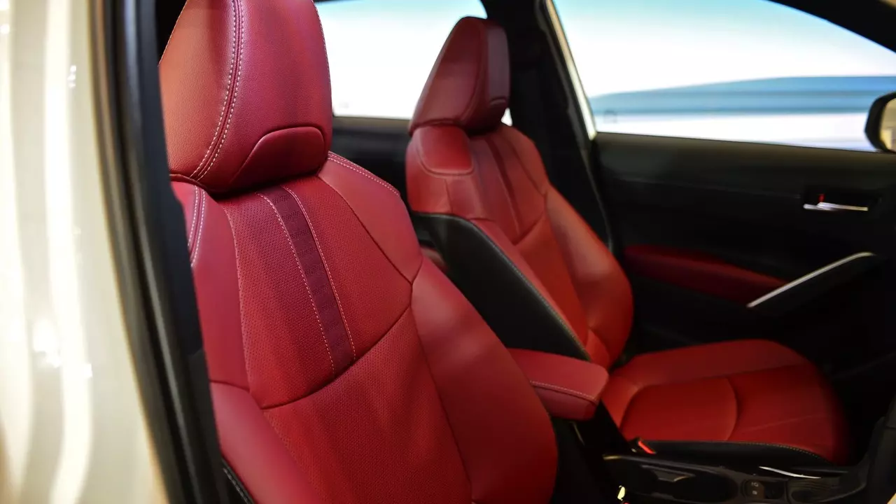 หน้าไม่บึ้ง ตัวตึงสายประหยัด ลองขับ TOYOTA COROLLA CROSS รุ่นปรับโฉม 2024 ของดีที่รอคอย