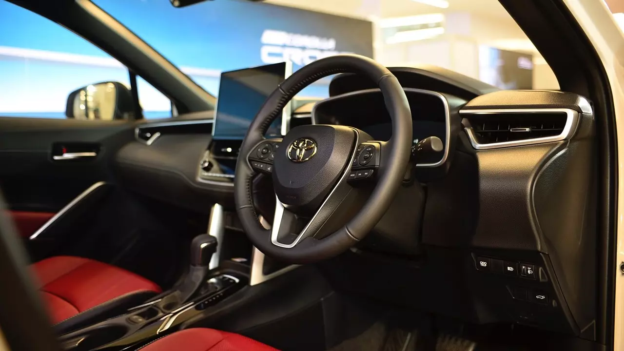 หน้าไม่บึ้ง ตัวตึงสายประหยัด ลองขับ TOYOTA COROLLA CROSS รุ่นปรับโฉม 2024 ของดีที่รอคอย
