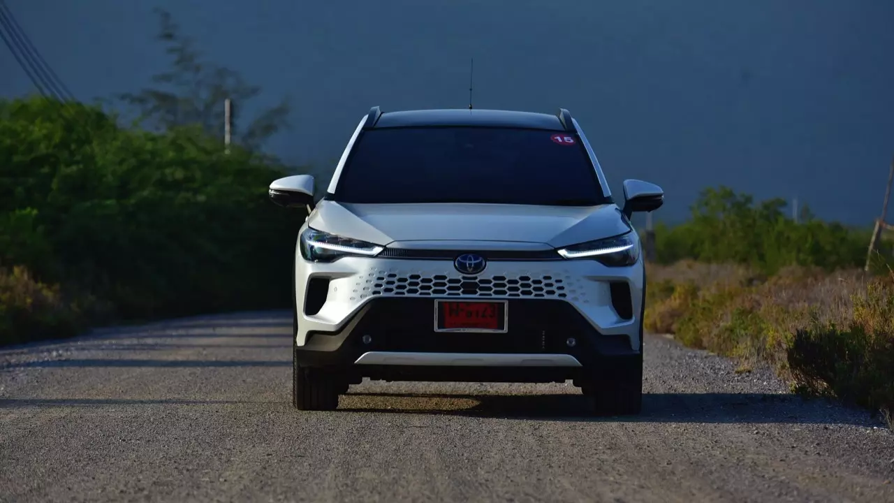 หน้าไม่บึ้ง ตัวตึงสายประหยัด ลองขับ TOYOTA COROLLA CROSS รุ่นปรับโฉม 2024 ของดีที่รอคอย