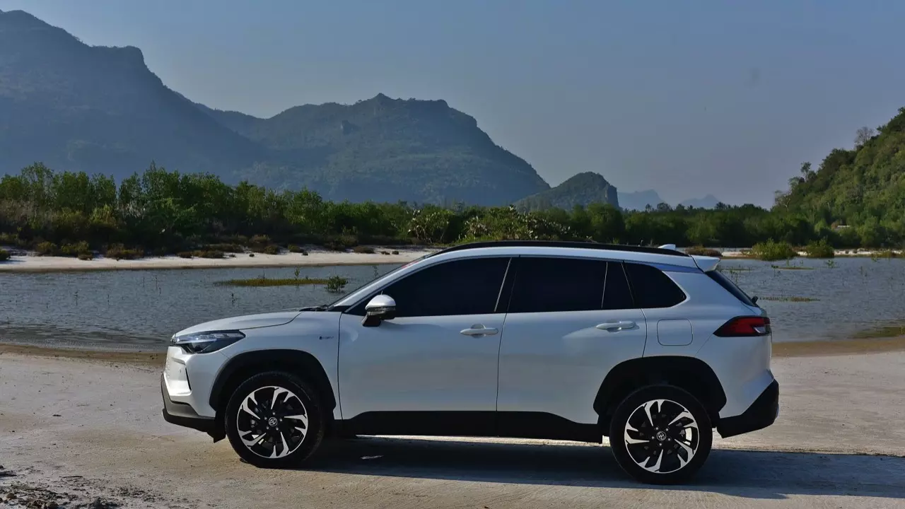 หน้าไม่บึ้ง ตัวตึงสายประหยัด ลองขับ TOYOTA COROLLA CROSS รุ่นปรับโฉม 2024 ของดีที่รอคอย