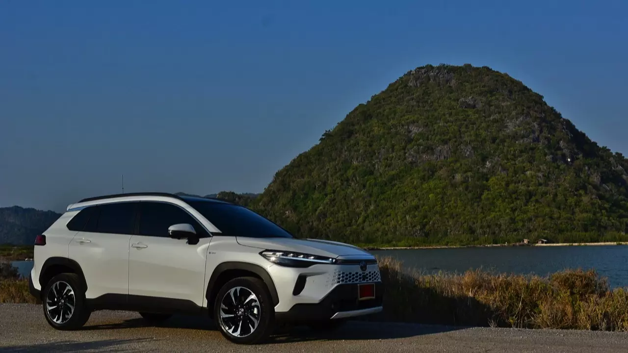 หน้าไม่บึ้ง ตัวตึงสายประหยัด ลองขับ TOYOTA COROLLA CROSS รุ่นปรับโฉม 2024 ของดีที่รอคอย