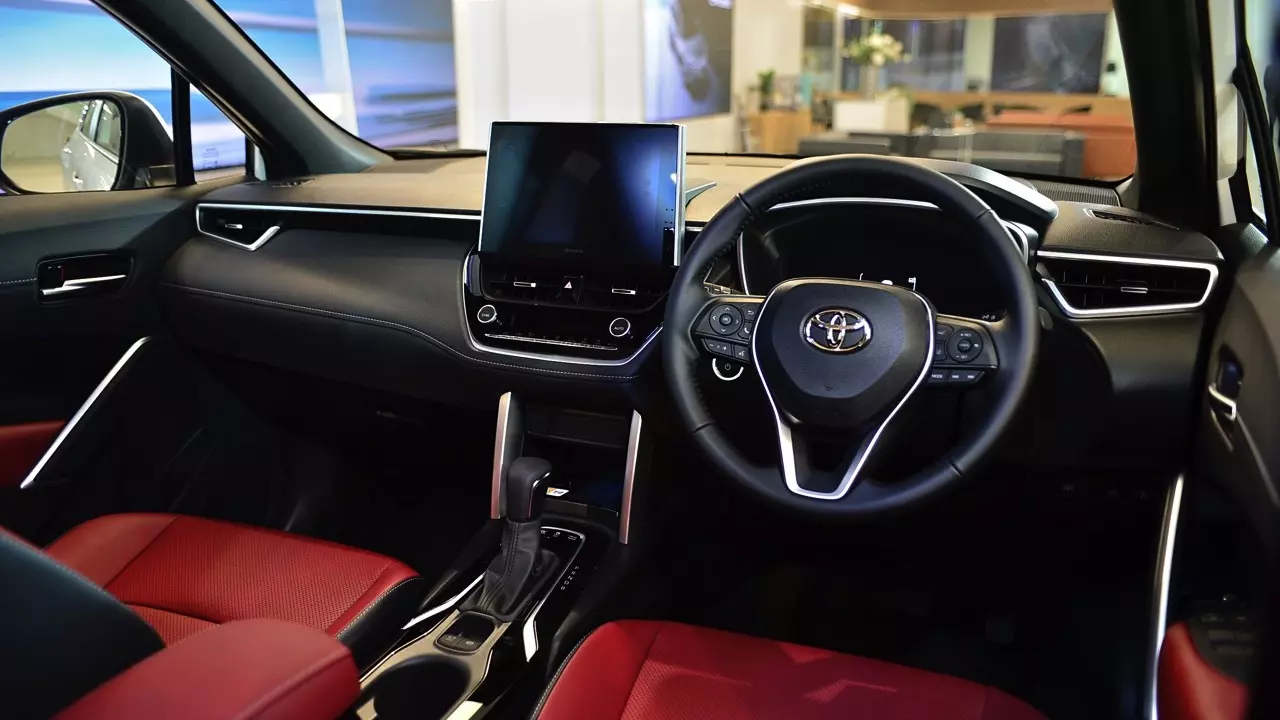 หน้าไม่บึ้ง ตัวตึงสายประหยัด ลองขับ TOYOTA COROLLA CROSS รุ่นปรับโฉม 2024 ของดีที่รอคอย